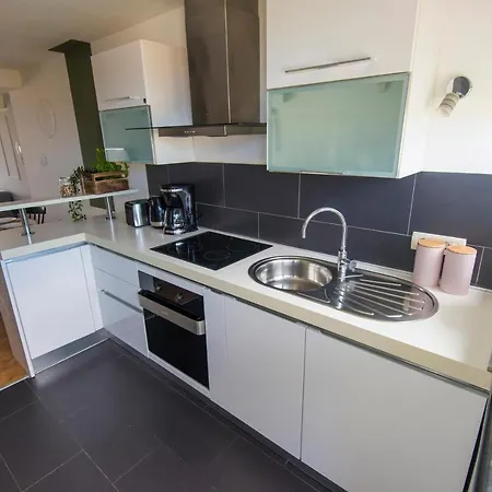 Lita Center Apartman *